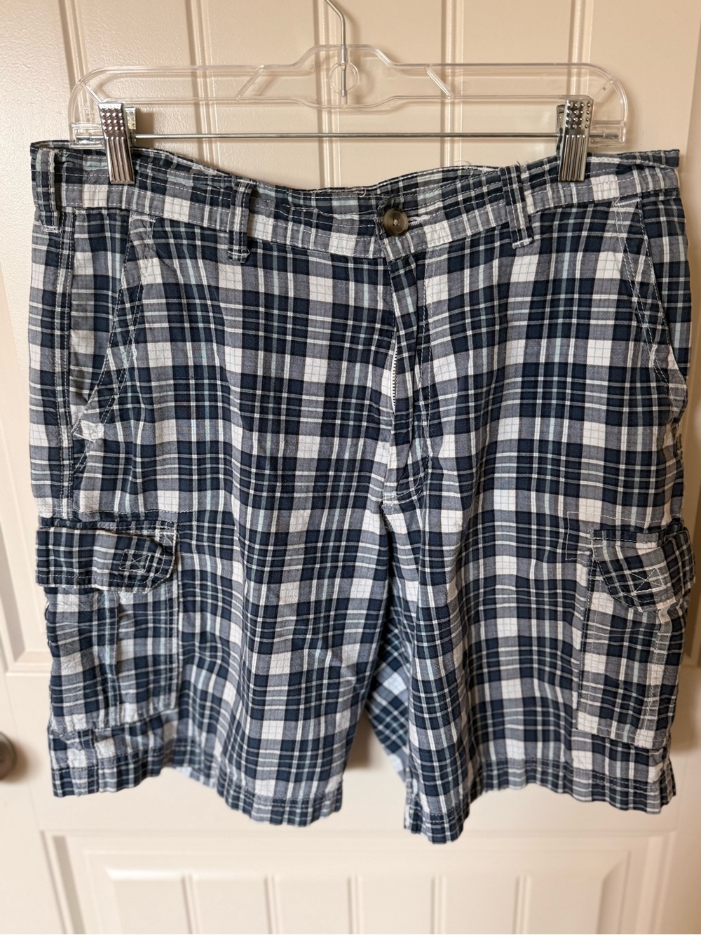 Basic Editions Men's Plaid Cargo Shorts - Navy & White